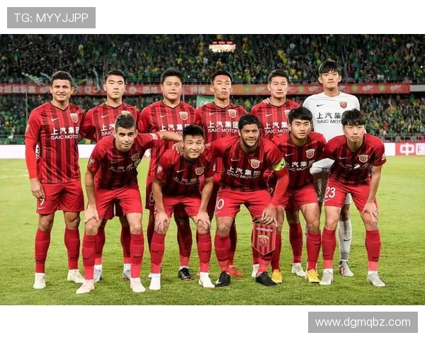 上海足球队在选拔赛积分榜上以85分稳居第一名展现强劲实力