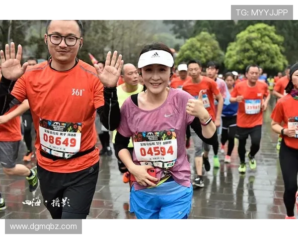 成都街舞队在马拉松大满贯中的力量展现与精彩点评