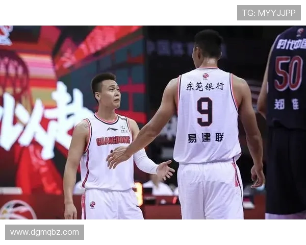 全面解析现代篮球运动发展趋势与战术革新对比赛格局的深远影响力度