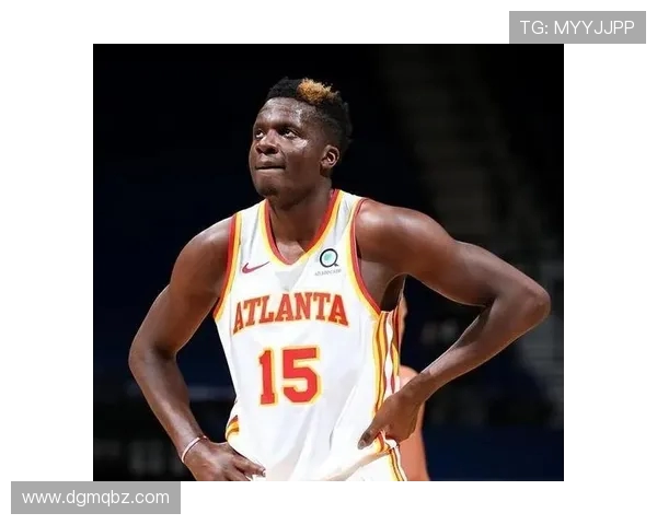 克林特卡佩拉如何在NBA赛场上展现出色的篮板能力与防守技巧